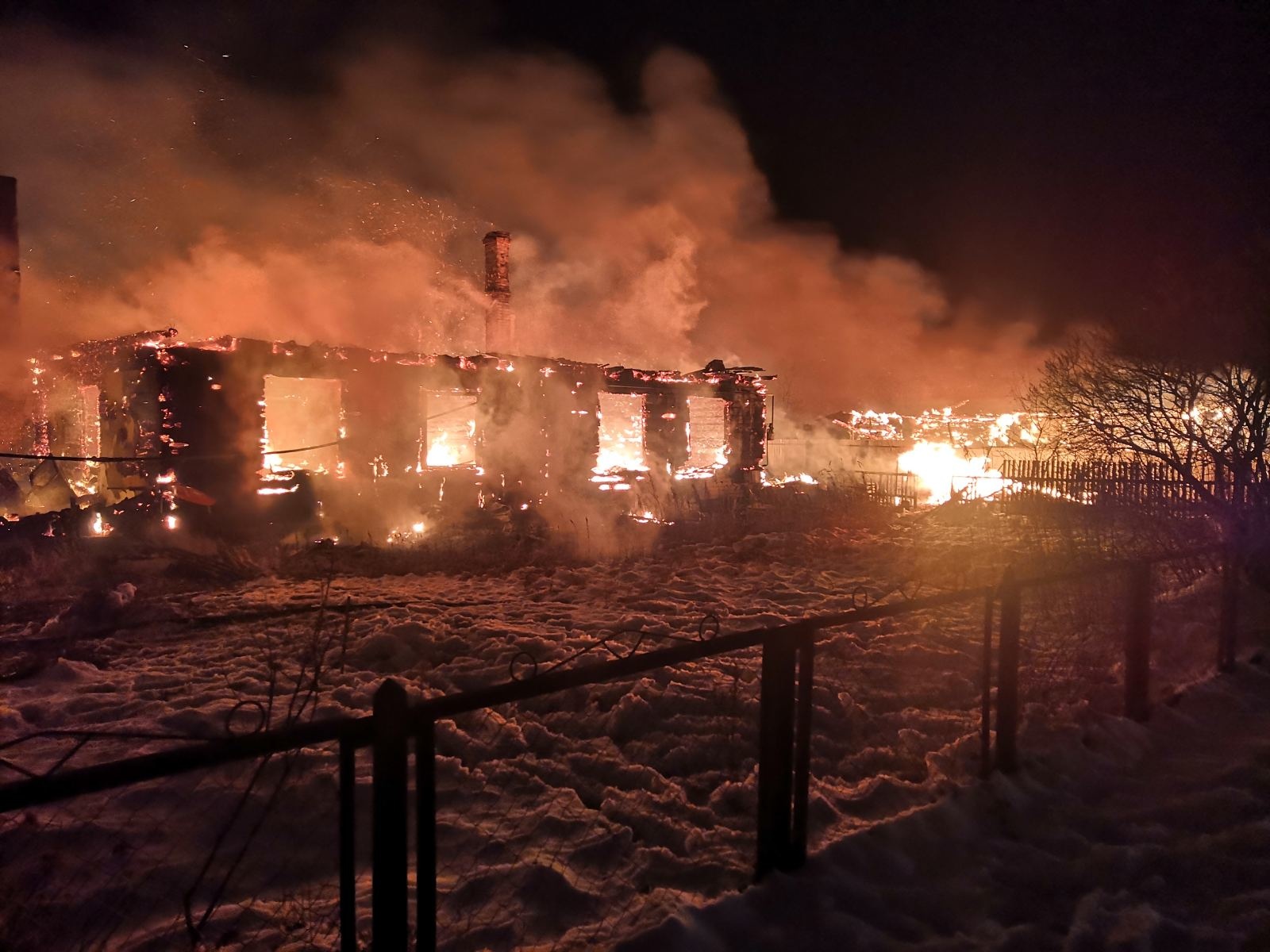 При пожаре в Брянском районе погиб мужчина