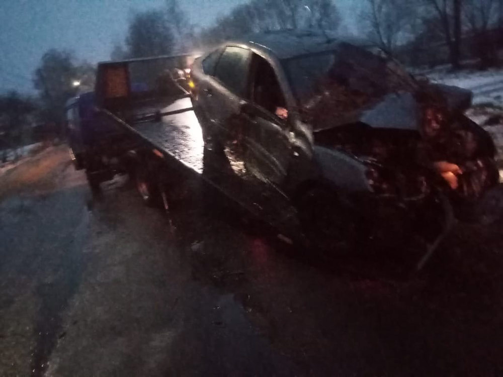 В Новозыбкове несовершеннолетний водитель на автомобиле дедушки врезался в дерево
