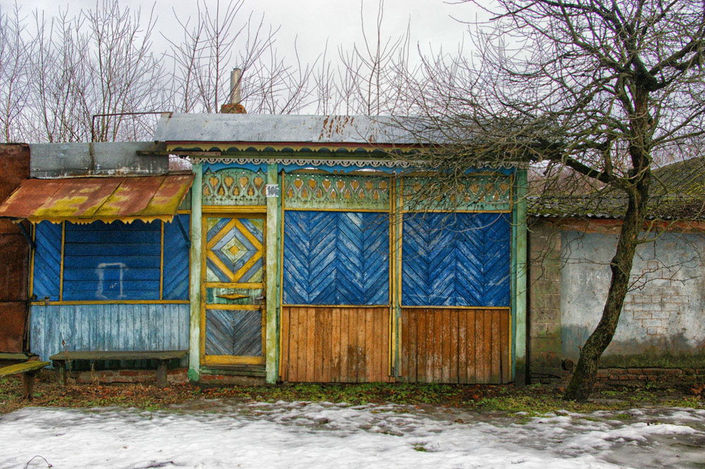 «Залипательные» ворота и пожарный «квест» обнаружил турист в селе под Новозыбковом