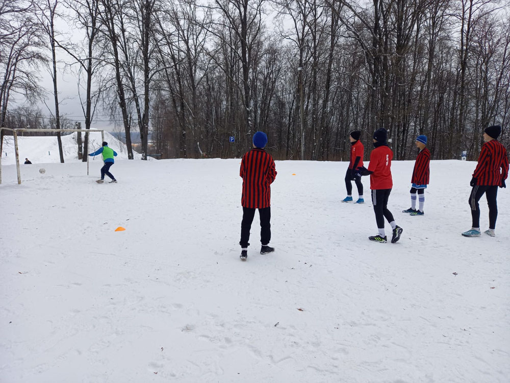Брянские любители впервые сыграли в футбол на снегу