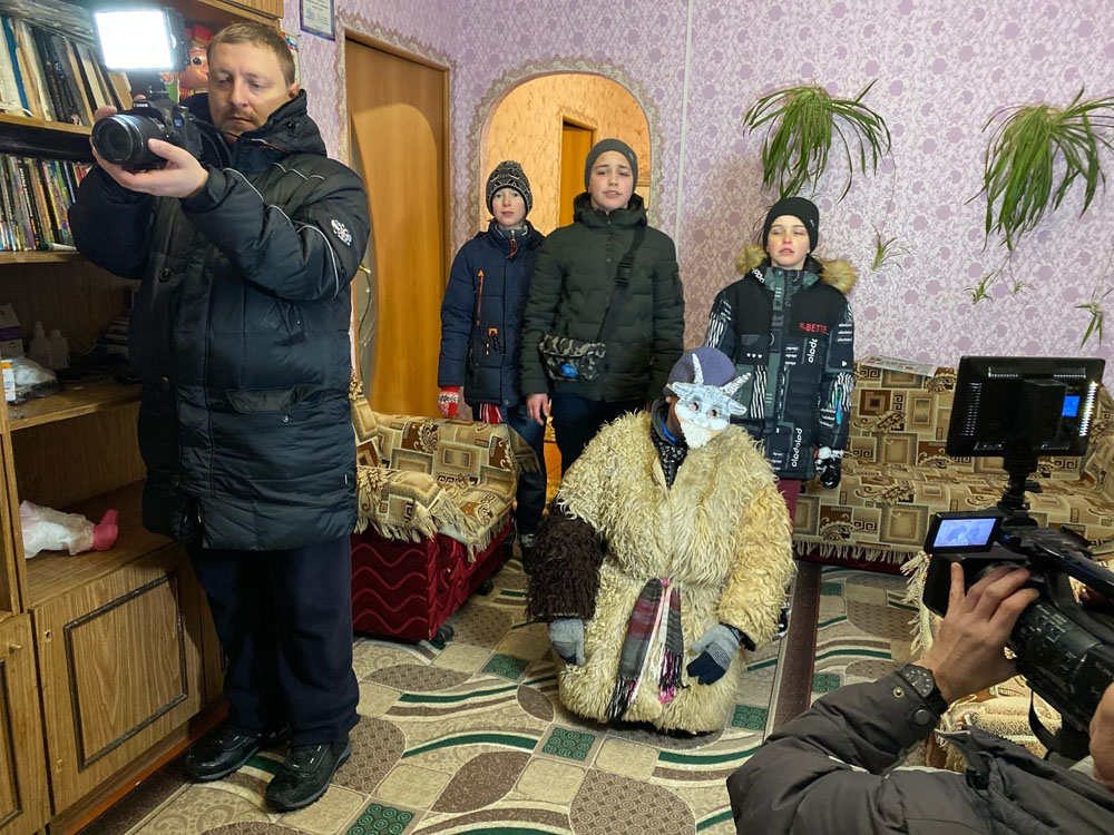 Традиция «щедровать» исчезает в Брянской области. Экспедиция восстановила зрелищный обряд «вождения козы»