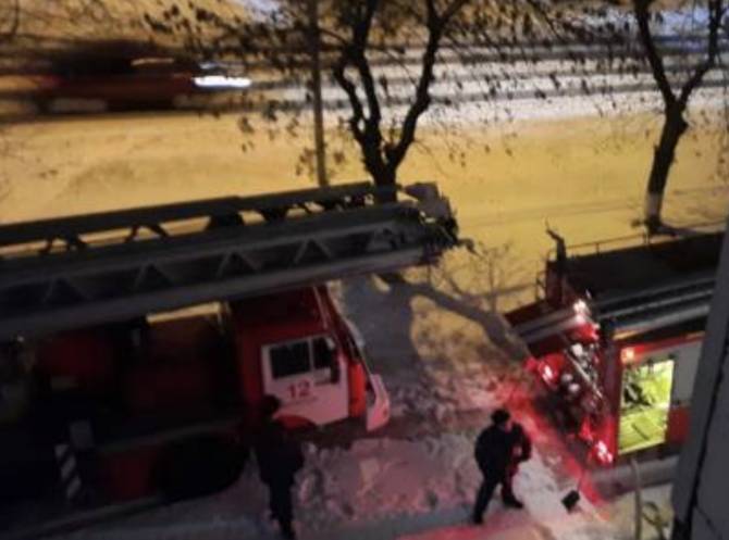 Пожарные смогли спасти надышавшегося угарным газом при пожаре в Брянске