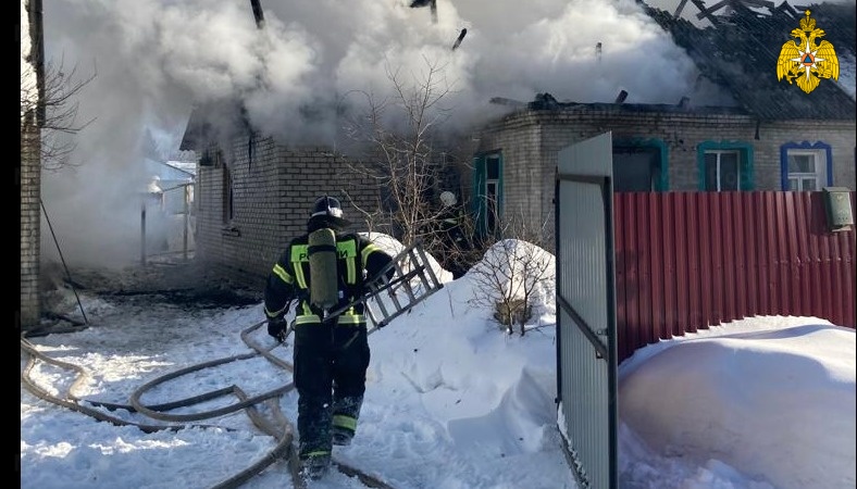 В Брянске в Чайковичах сгорел дом
