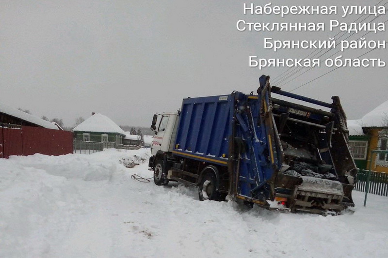 Очередной мусоровоз провалился на дорогах Брянской области