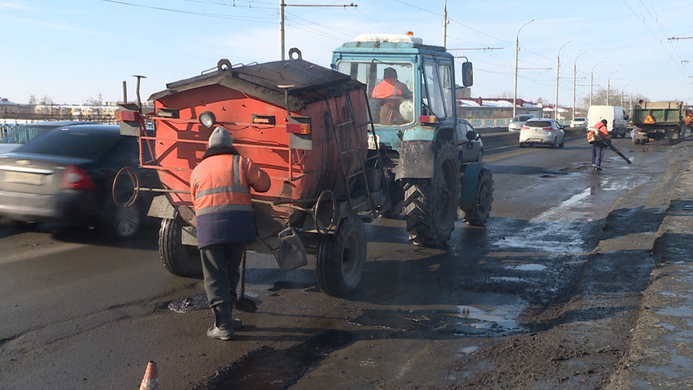 «Лунную» поверхность путепровода в Брянске сушат и заливают