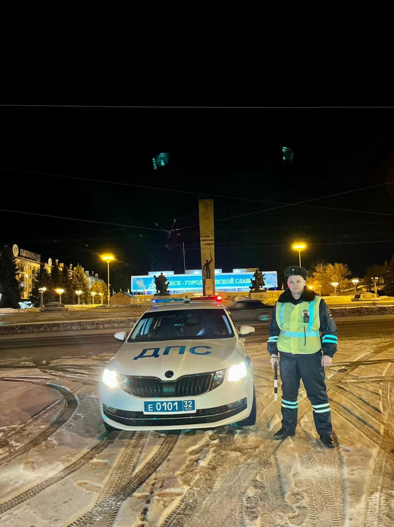 Водитель из Омска поблагодарил брянских инспекторов ДПС за помощь на дороге