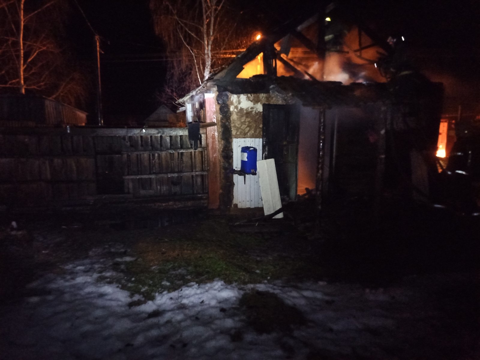 В Клинцовском районе сгорел жилой дом, пострадал человек