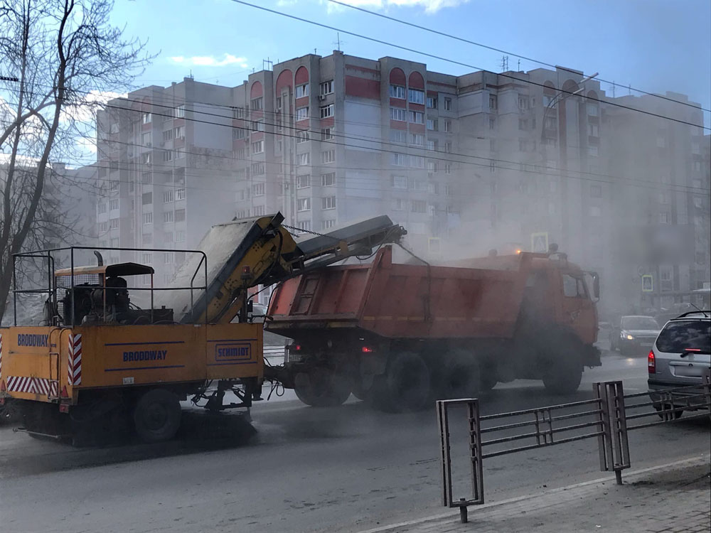 Дороги накрывают «пылевые бури»: брянцы в шоке от способа уборки улиц