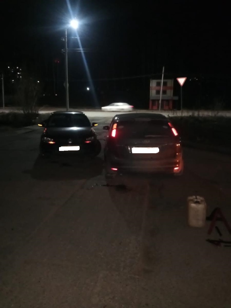 Volkswagen и Ford не разъехались на улице Флотской в Брянске
