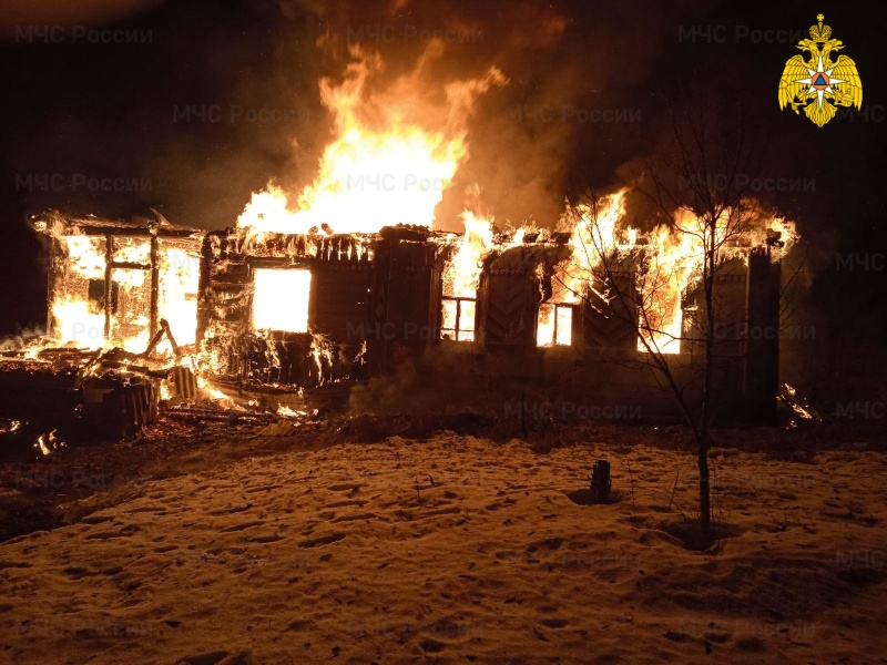 В Карачевском районе огнем уничтожен жилой дом