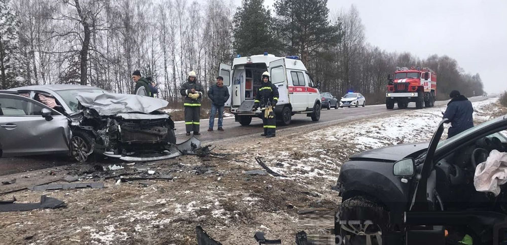 На брянской трассе в Погарском районе разбились две легковушки