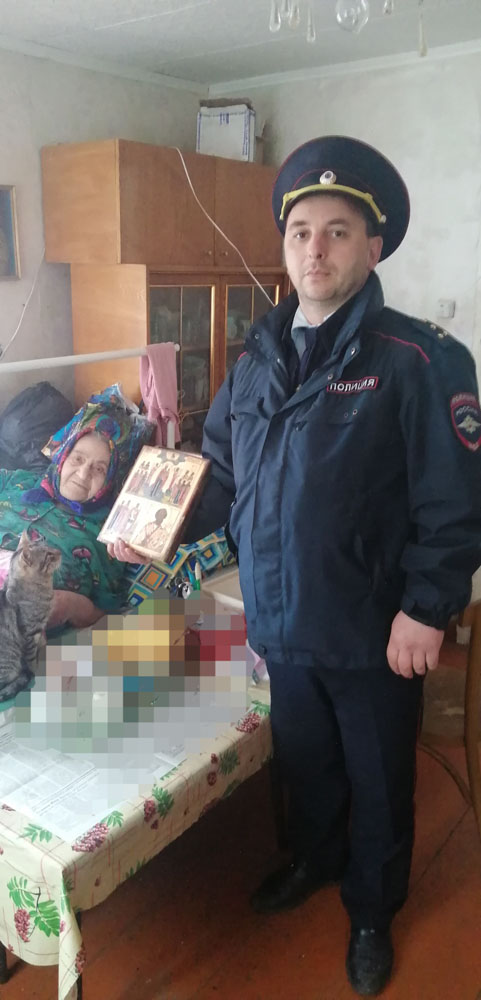 Накануне Пасхи жительнице Новозыбкова вернули украденные старинные иконы