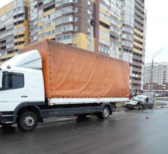 В Брянске ГАЗ устроил ДТП с двумя «Мерседесами»