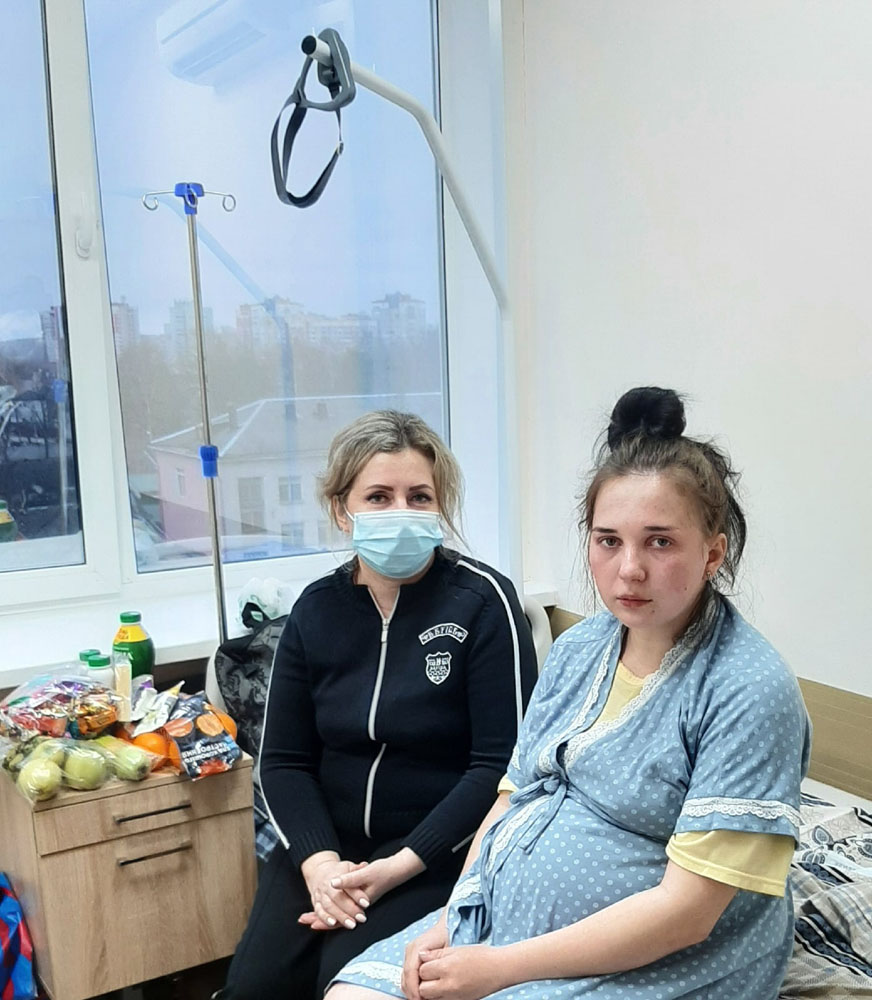 Пострадавшая при обстреле в Климово беременная женщина находится под контролем врачей