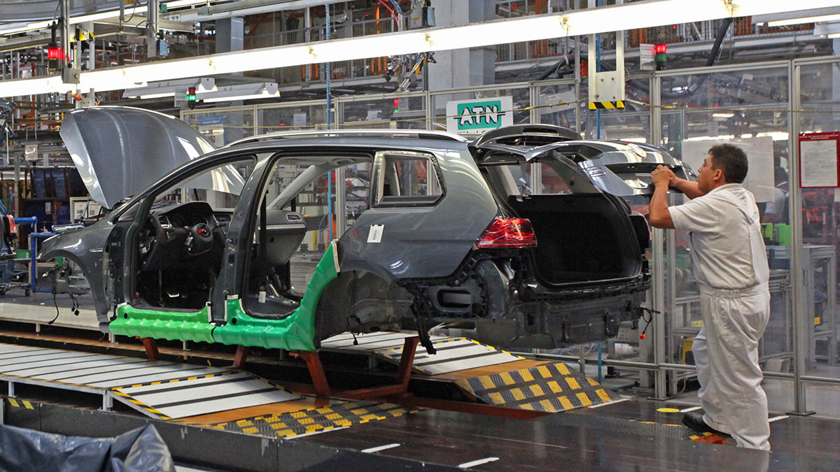 Заводы Volkswagen в России могут возобновить работу летом