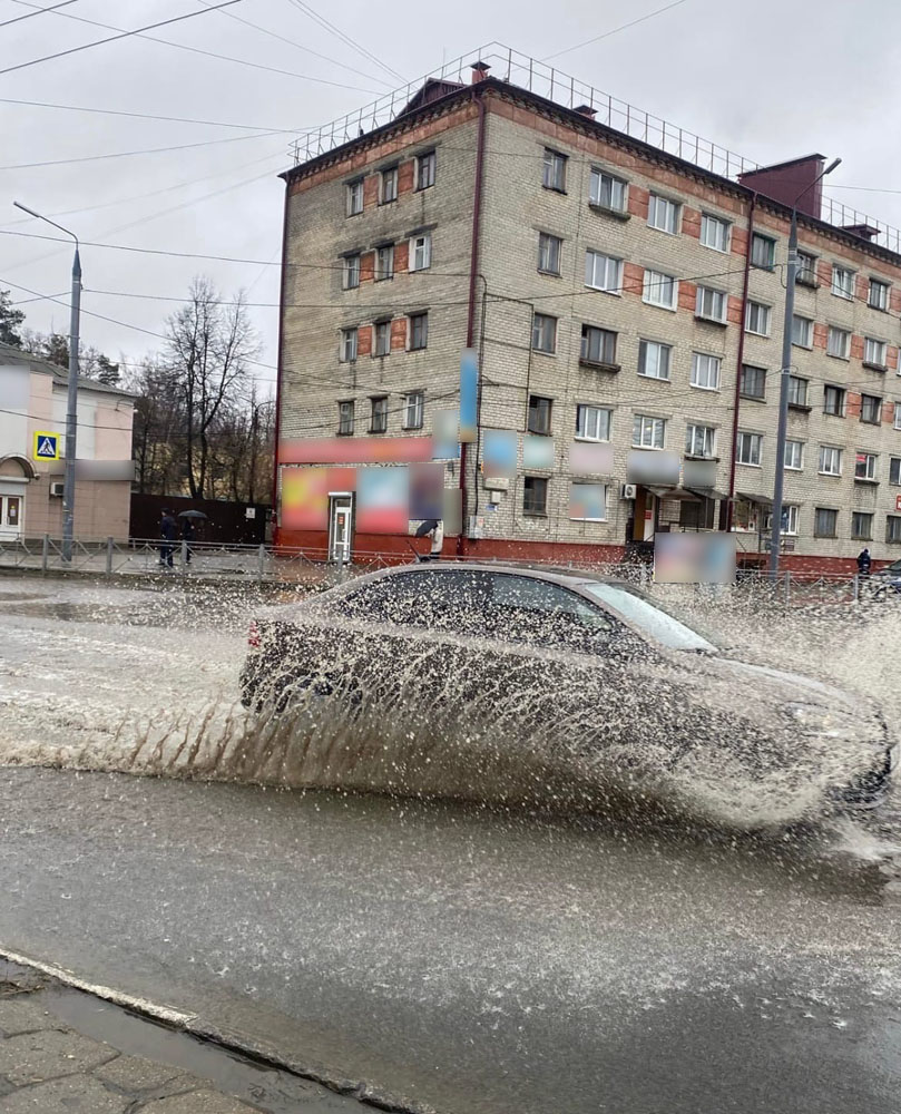 После дождя дороги Брянска начали уходить под воду