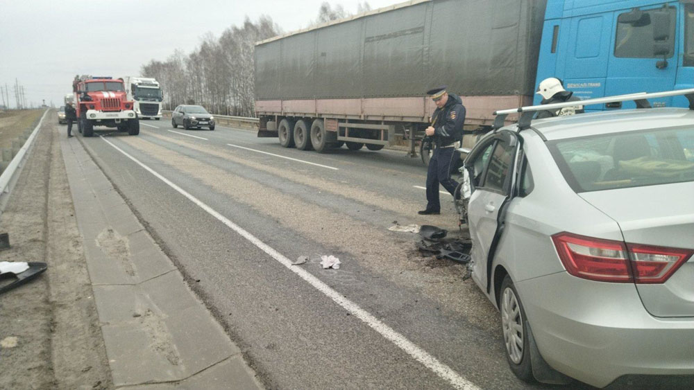 В дорожной аварии в Почепском районе разбиты три машины, пострадали двое