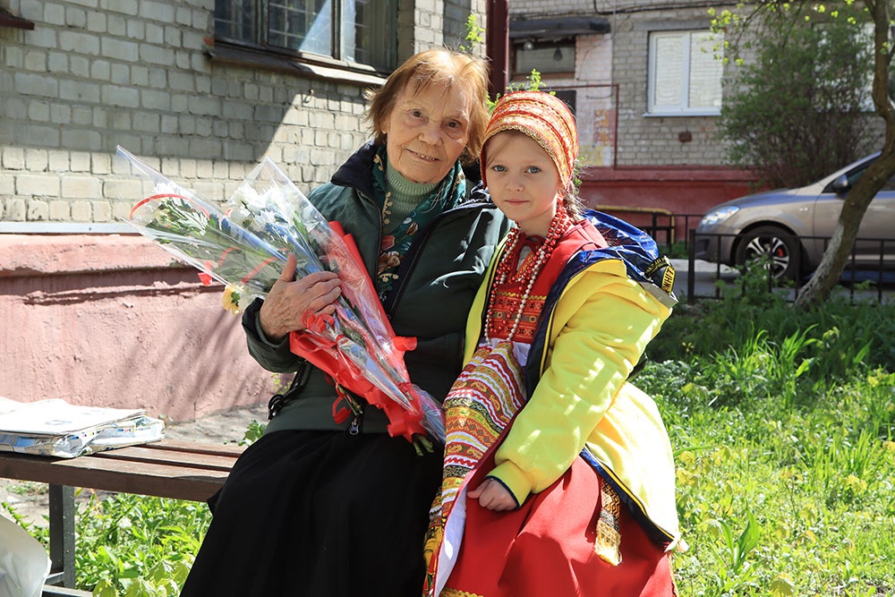 В дворах Брянска проходят праздничные концерты для ветеранов Великой Отечественной войны