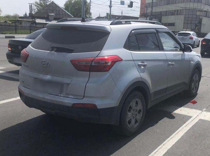Женщина влетела на машине в остановившийся автомобиль в Брянске