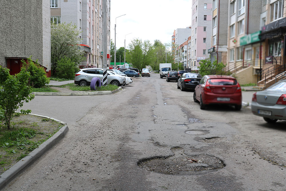 На ремонт улицы 9-го Января в Брянске направят около 8,2 млн. рублей