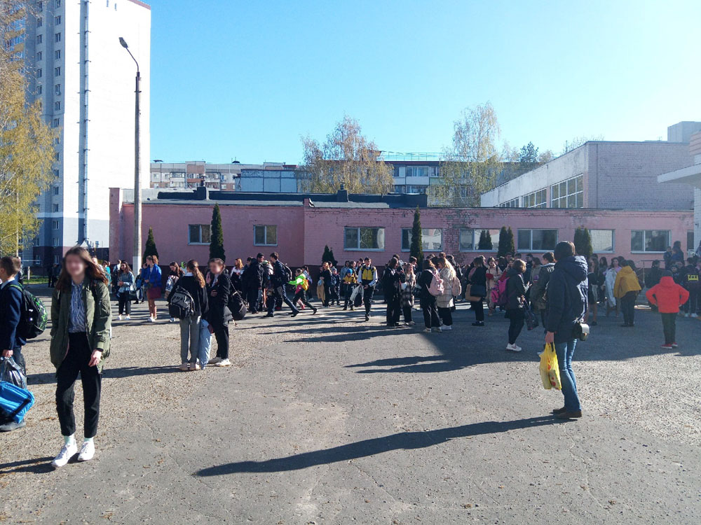 Утро в Брянске началось с эвакуации школ