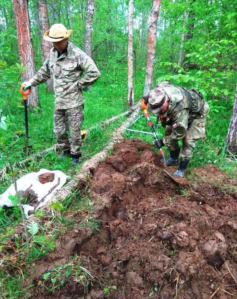 Брянские поисковики в Дубровском районе подняли останки неизвестного воина