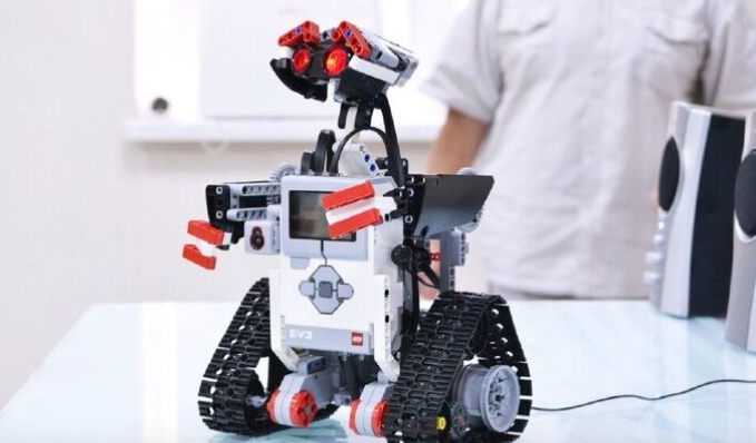 В Брянске юные изобретатели готовят битву роботов