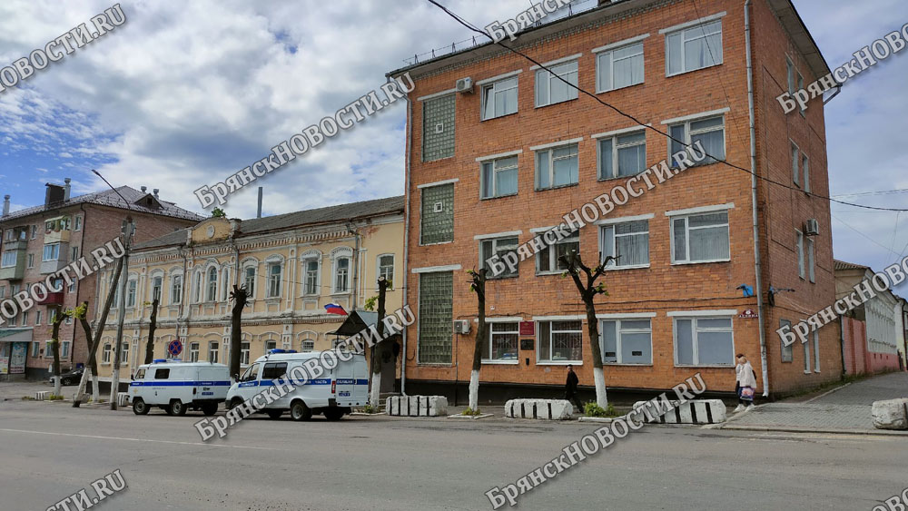 Инспекторы в Новозыбкове остановили два грузовика с лесом
