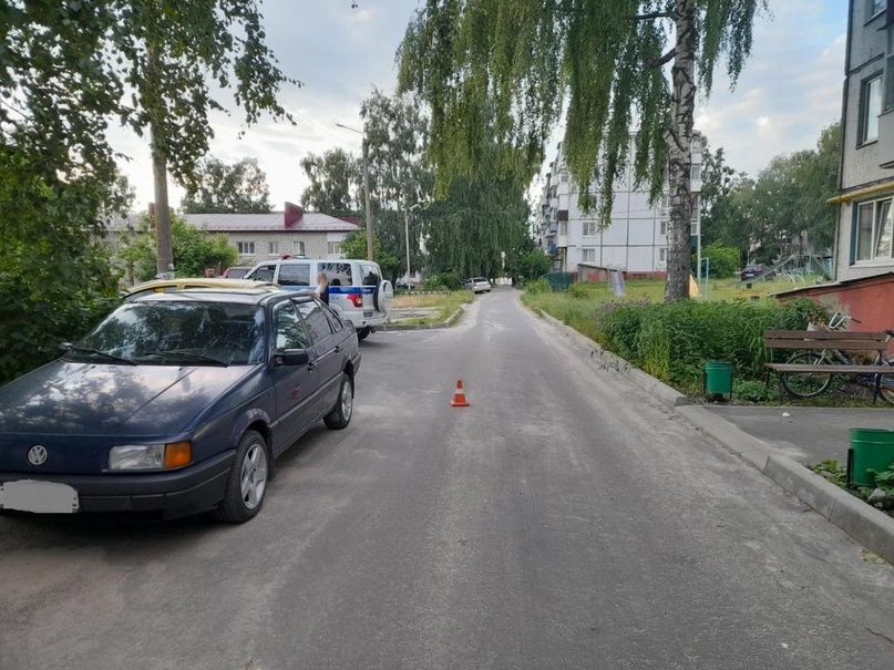 Четырехлетняя девочка в Карачеве попала под машину