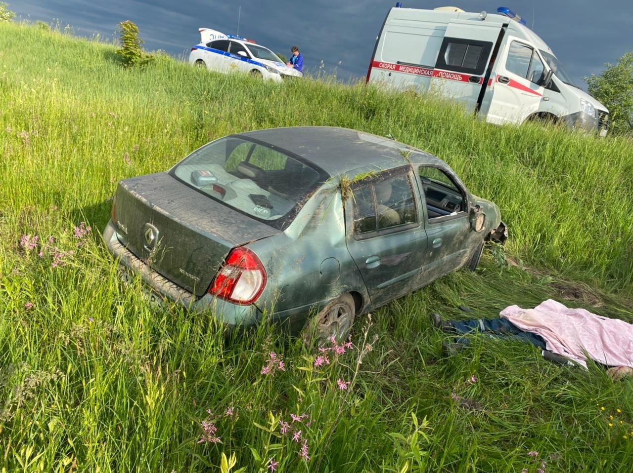 В Унечском районе в кювете нашли разбитую машину и погибшего водителя