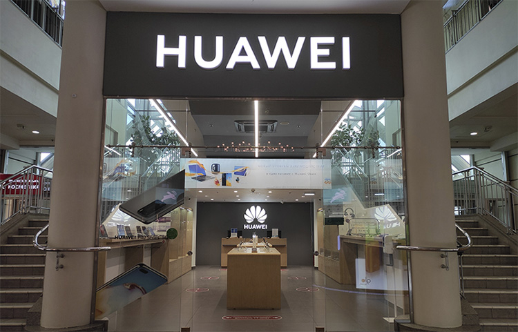 Жителям Брянской области рассказали, где можно купить гаджеты Huawei после закрытия магазинов