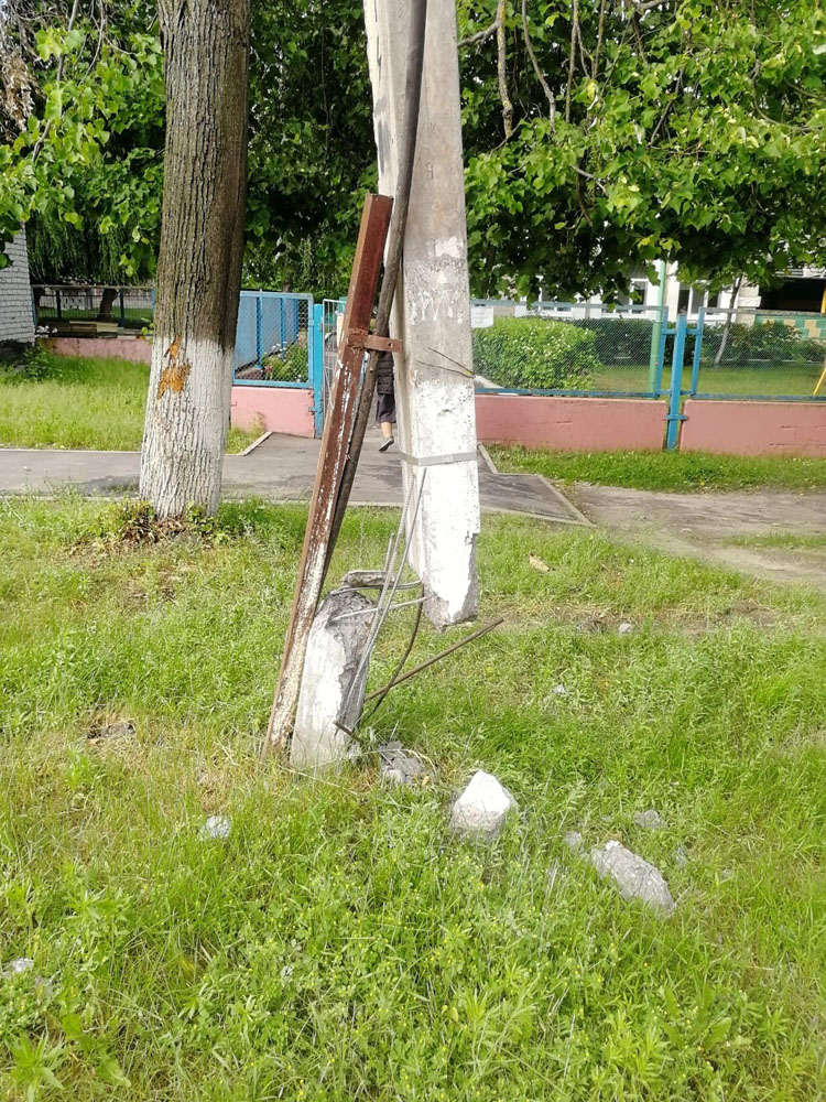 Парящий в воздухе столб заметили возле детского сада в Брянске