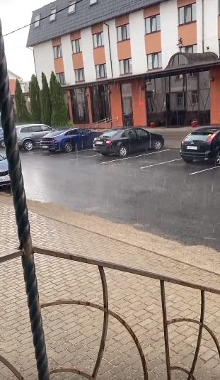 «Класс погода». В Брянской области с началом жарких дней на «ура» встретили дождь