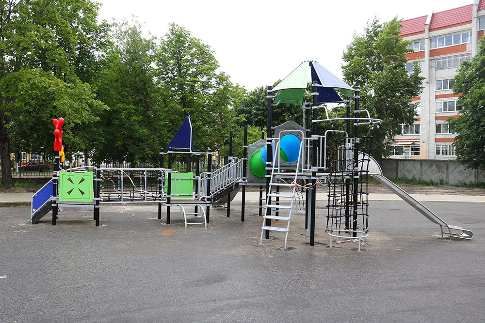 Вместо демонтированных аттракционов в парке Брянска «Юность» обустроят спортивно-игровую площадку