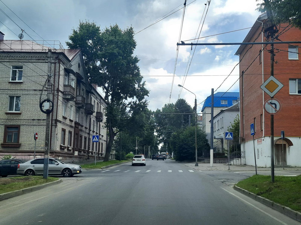 Девушку-пешехода на «зебре» в Брянске сбил водитель