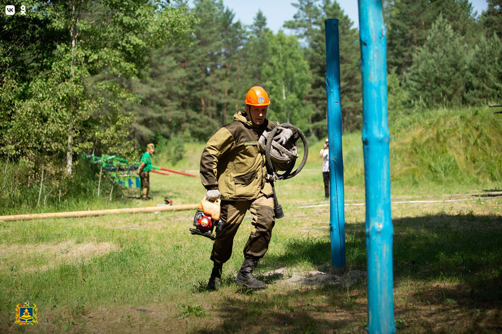 Сегодня брянские лесные пожарные соревнуются в мастерстве