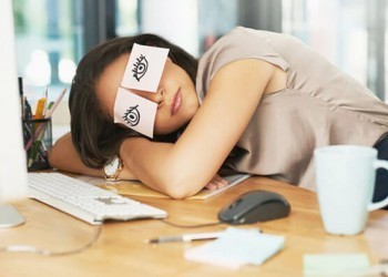 Многие россияне летом страдают от недостатка сна из-за одного фактора, влияющего на их физиологическое состояние
