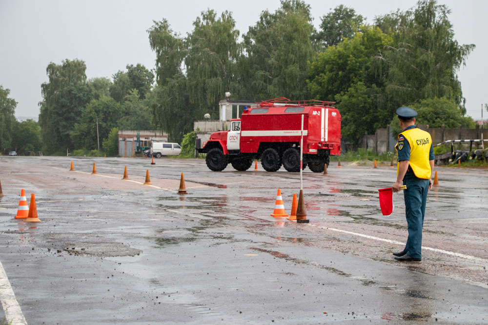 Сергей Данилкин стал лучшим водителем главка МЧС в Брянской области