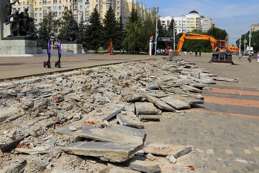Ремонт площади Партизан в Брянске продлится до ноября