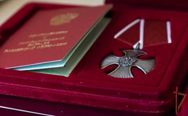 Семье погибшего в СВО вручили награду в Брянской области