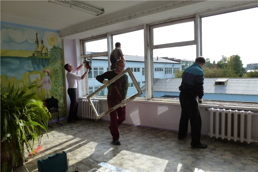 На ремонт и оснащение школ Брянской области направили более 1,2 миллиарда рублей