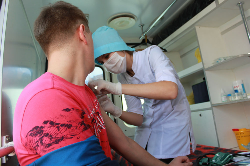 Жителям Брянской области рекомендуют сделать «двойную» прививку накануне эпидсезона