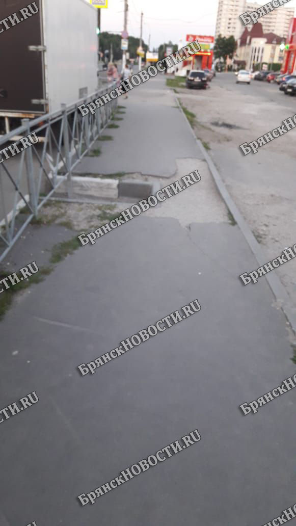 Пешеходы Брянска пожаловались на опасные ловушки Московского проспекта