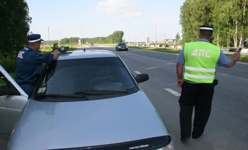 В Брянске на дорогах работают усиленные патрули ГИБДД
