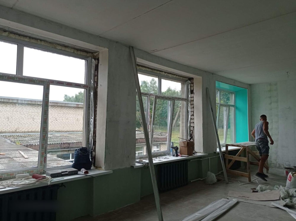 В Новозыбкове частично решили проблему с не отремонтированной школой