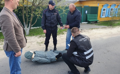 Житель Климовского района показал следователям, как убил жену брата