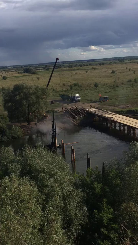 В Трубчевском районе ремонтируют мост через реку Десна
