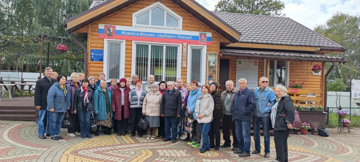 Ветераны Брянскэнерго посетили усадьбу А.К. Толстого и «Брянское подворье»