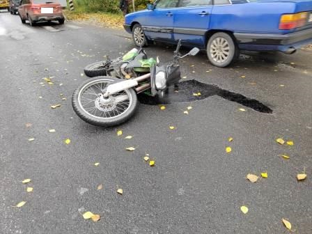 Мотоциклист в Брянске разбился, влетев в автомобиль