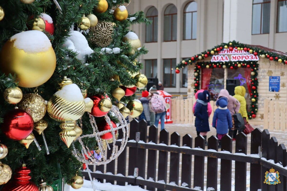 В соседней в Брянщиной Курской области решили не лишать детей Нового года, но фейерверков не будет
